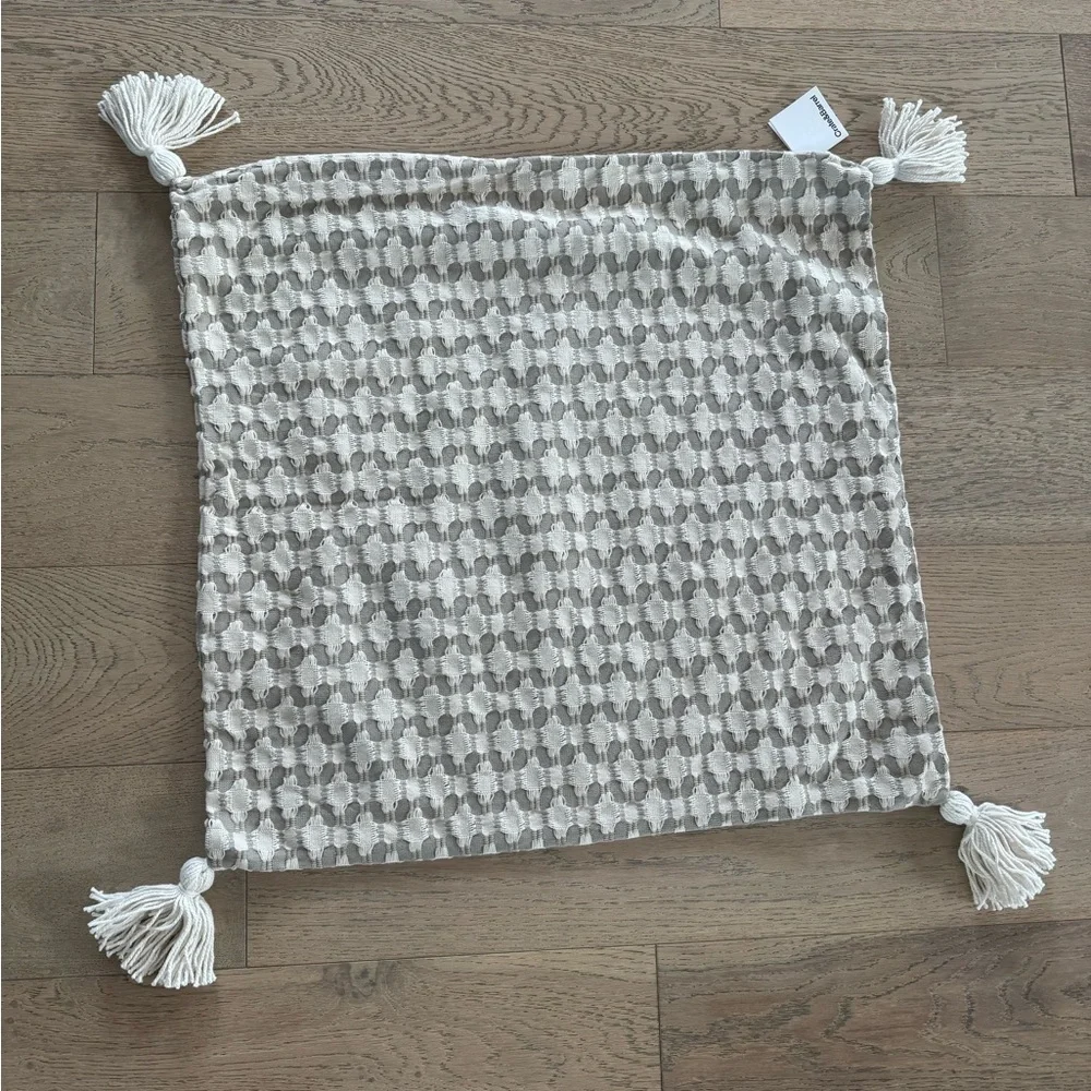 NWT Crate & Barrel Tahona 23